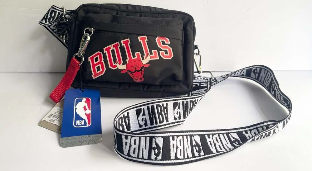 NBA Chicago Bulls Nylon Crossbody Shoulder Bag Black With Logo Strap